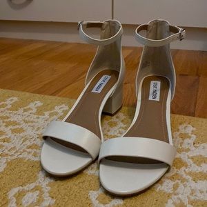 Steve Madden Size 8.5 White Two Strap Chunky Heel Sandal